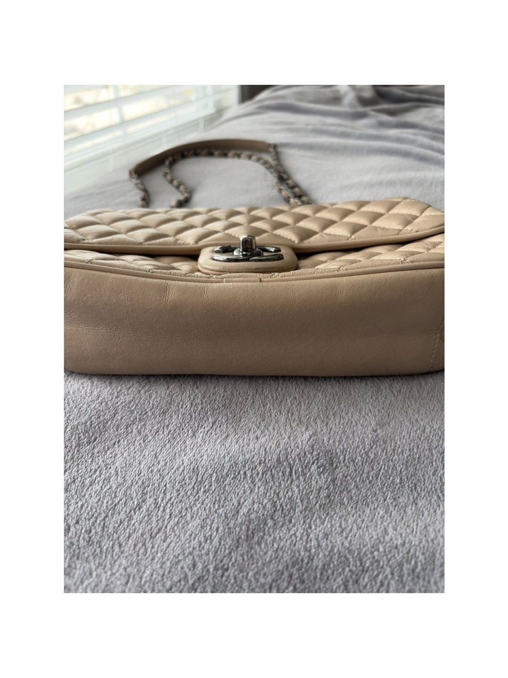 CHANEL Beige Quilted Flap Shoulder Bag with Chain Strap - Picture 3 of 14